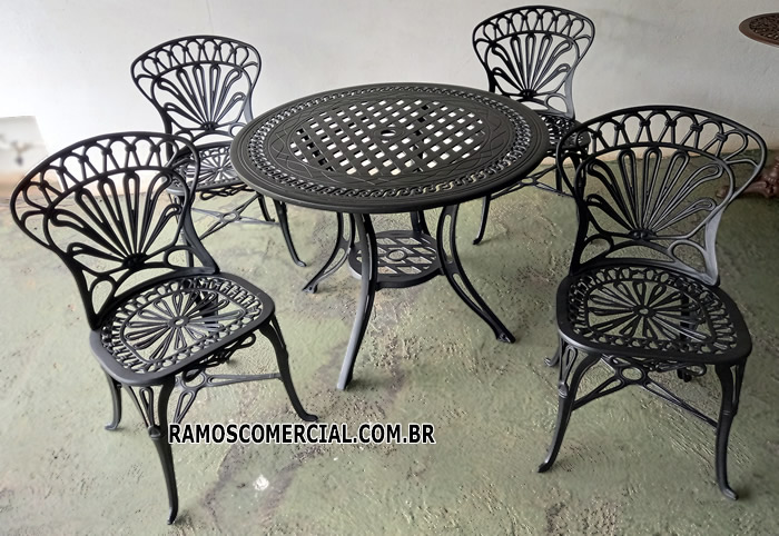 Conjunto mesa de 1metro e 4 cadeiras