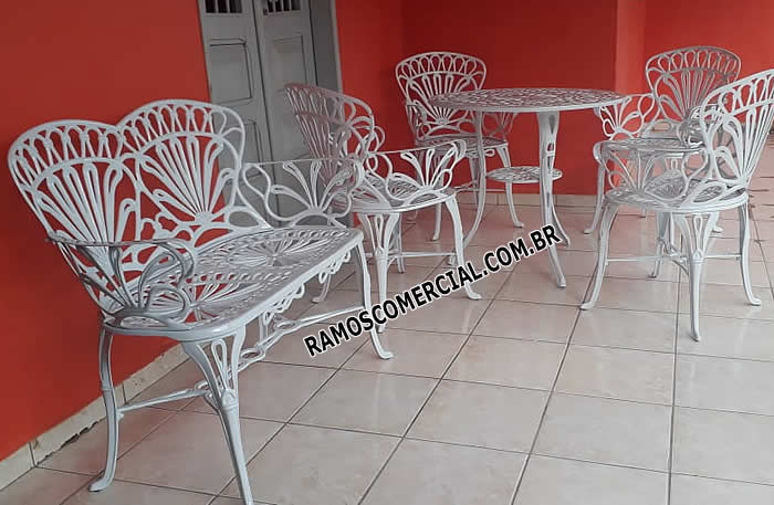 Conjunto de mesa com namoradeira em alumínio