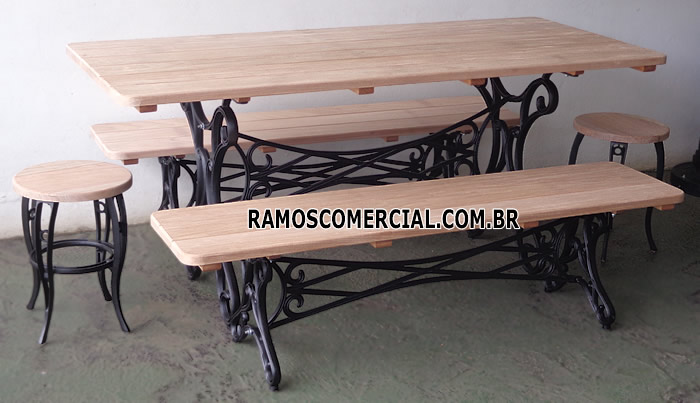 Mesa para área de churrasco