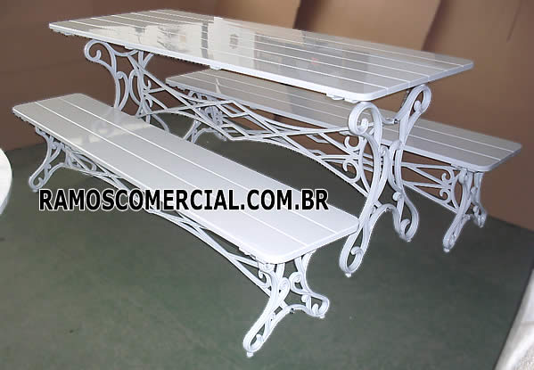 Mesa para área de churrasco